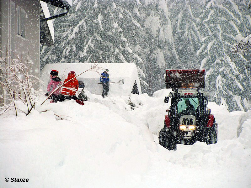 Winter, Schnee und Maschinen © Stanze