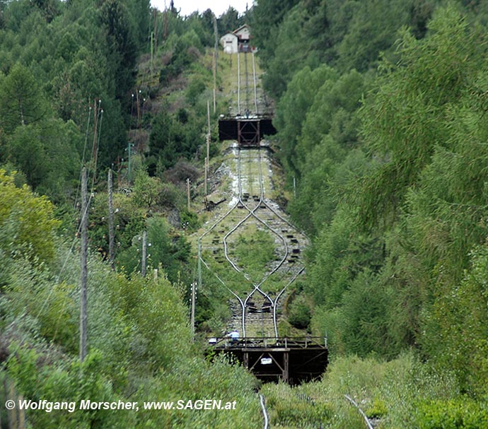 Daily routine of the funicular in Laas © Wolfgang Morscher, 3 August 2007