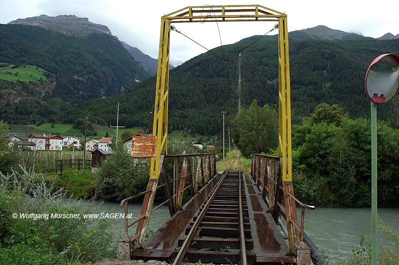 Le train des usines de marbre de Laas. Voici le pont traversant l’Etsch construit par la société Bedoni à Lecco. © Wolfgang Morscher, 3 août 2007 