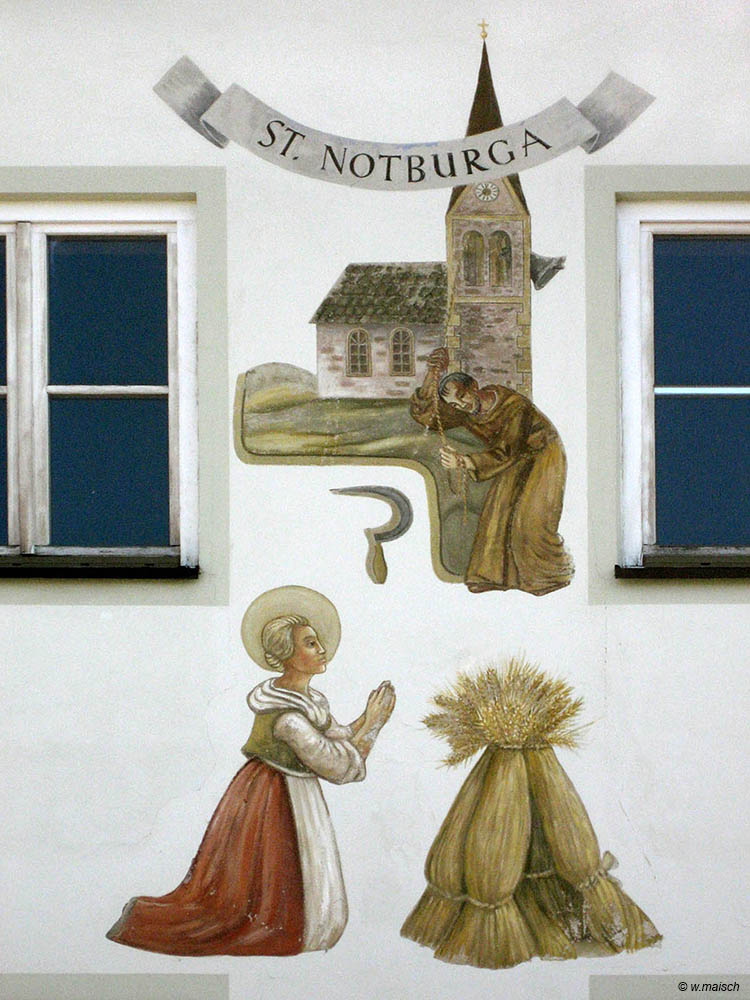 Notburga Lüftlmalerei an einem Haus in Bad Tölz