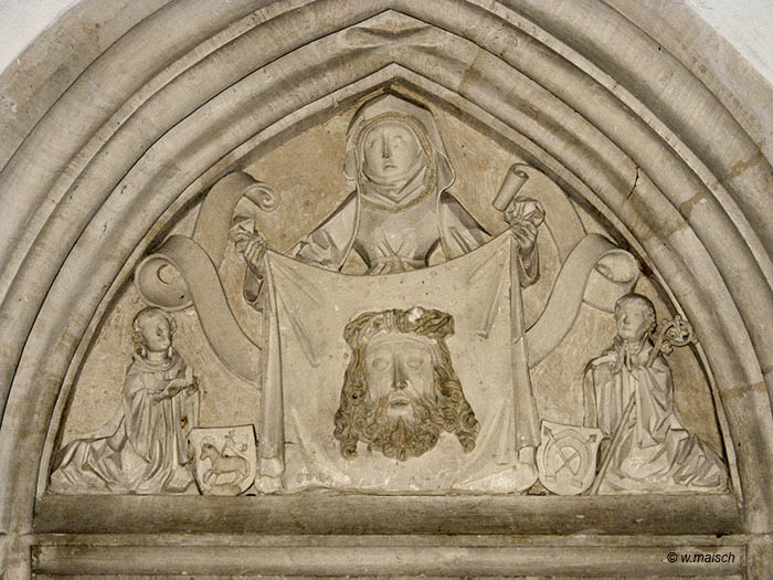 Veronika mit dem Schweißtuch, Tympanon der Klosterkirche Blaubeuren