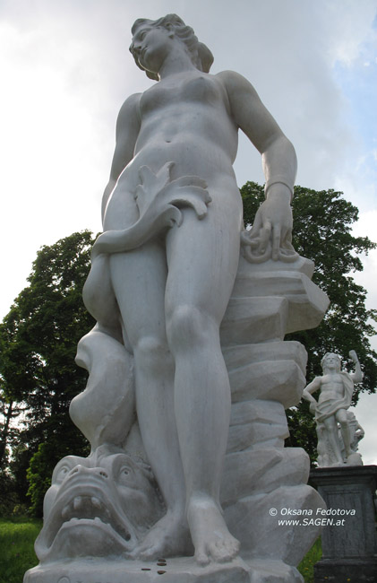 Olympia, Skulptur der Schachbrettberg-Kaskade, Peterhof © Oksana Fedotova