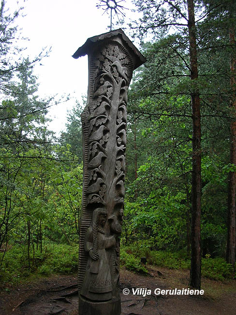 Hexenberg in Litauen, 12 Raben © Vilija Gerulaitiene