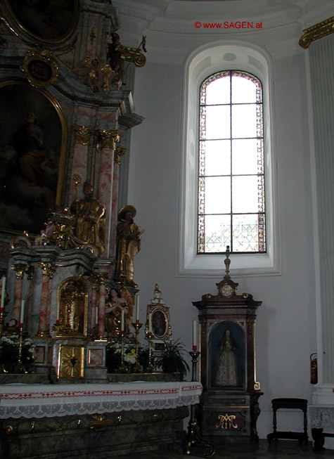 Rechtes Seitenfenster im Chor der Pfarrkirche St. Petrus